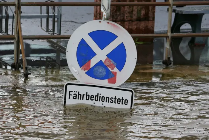 Framed Print : A traffic sign is flooded by the river Rhine, in Linz