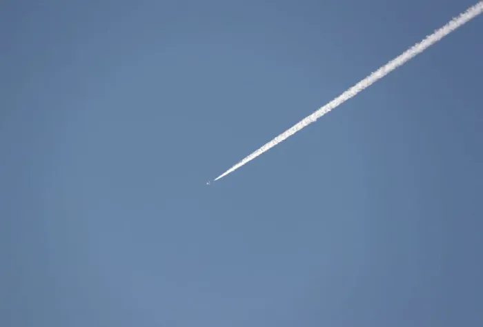 Framed Print : A Turkish fighter jet flies over the town of Hassa on the Turkish-Syrian border in Hatay Framed Print : A Turkish fighter jet flies over the town of Hassa on the Turkish-Syrian border in Hatay