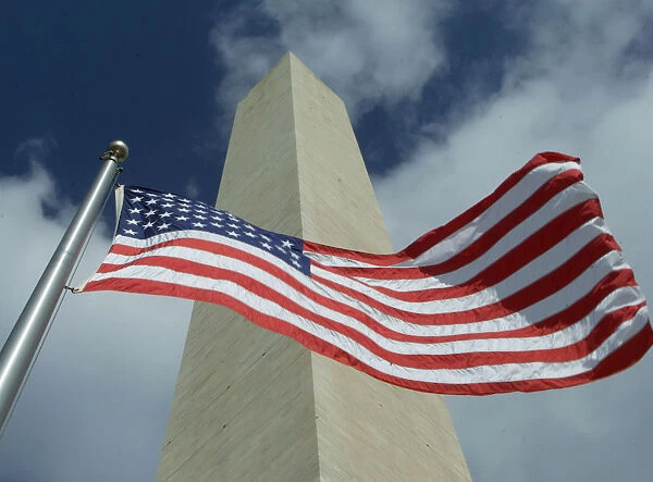 WASHINGTON MONUMENT WITH AMERICAN FLAG