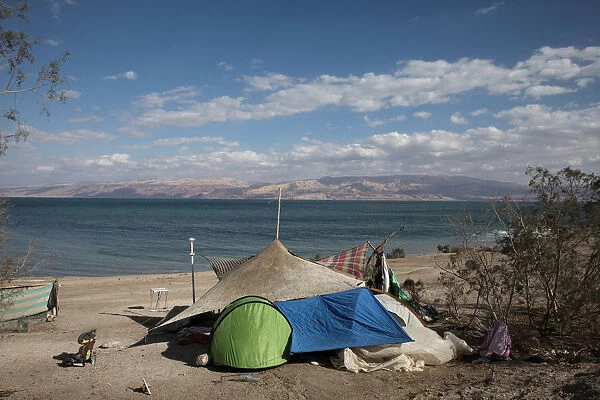 The Wider Image: Vanishing Dead Sea - a hermit haven