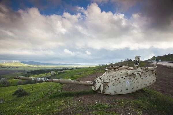 Israel, Golan Heights, MItzpe Quneitra, turret of Israeli tank points to Syrian town