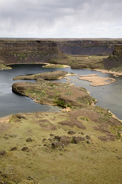 WA, Grant County; near Coulee City, Dry Falls and Dry Falls Lake, an example of Channeled