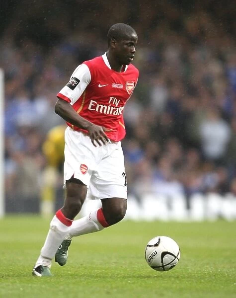 Emmanuel Eboue in Action Against Chelsea in The 2007 Carling Cup Final: Arsenal vs. Chelsea (25 / 2 / 2007)