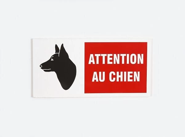 Attention to the dog sign in French, close-up
