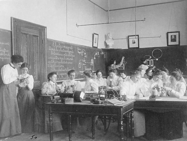 Young women studying static electricity in normal school Washington D. C. c. 1899 (b  /  w photo)
