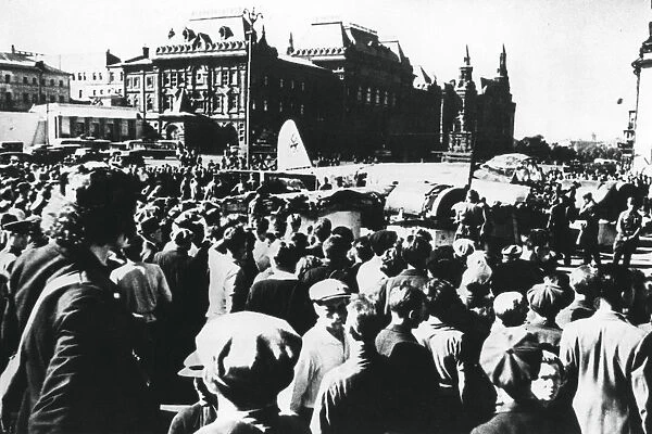 Crowds around a downed German bomber on display in Sverdlov Square, Moscow, 1941