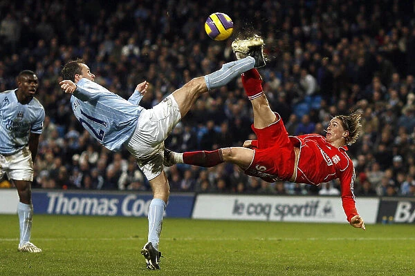Fernando Torres overhead kick is blocked by Manchester City's Didi Hamann