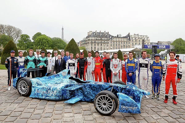Celebrating Earth Day with the Formula E Drivers. Paris e-Prix, Paris, France, Europe. Friday 22 April 2016 Photo: Adam Warner  / LAT / FE ref: Digital Image _L5R6641