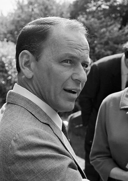 Frank Sinatra, talking to press at press reception June 1962