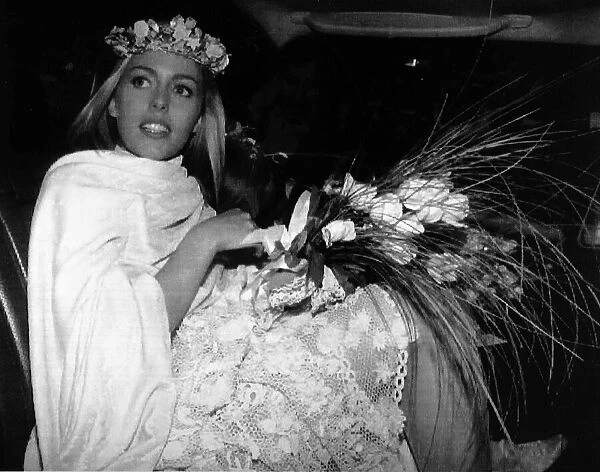 Patsy kensit the actress leaving the registery office after getting married to jim Kerr