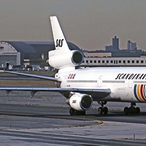 Douglas DC-10 30 of SASs SE-DFD at JFK, 15 Oct 1984