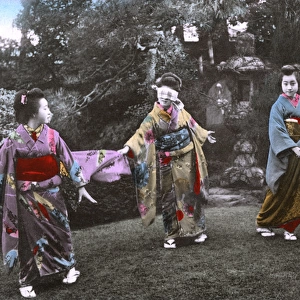Garden Scene - Geisha - Japan - Blind Mans Buff