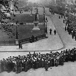 Queue for Tomb of the Unknown Warrior, 1920