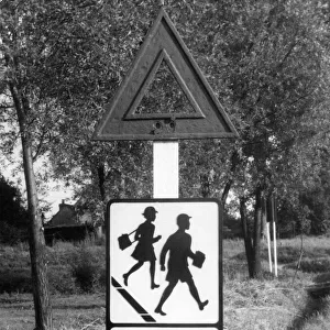 School - the pictorial traffic sign which replaced a former torch sign