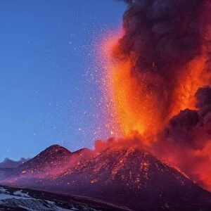 Mount Etna erupting, 2012 C016 / 4639