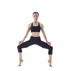 Woman practicing yoga F008 / 2288