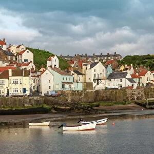 Harbour wall and the village of Staithes, North Yorkshire National Park, Yorkshire, England, United Kingdom, Europe