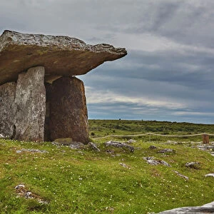 The Poulnabrone dolmen, prehistoric slab burial chamber, The Burren, County Clare