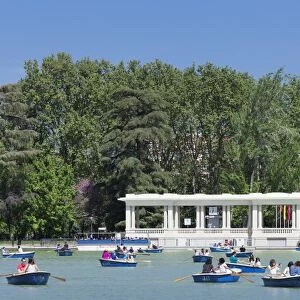 Rowboats at Estanque del Retiro Lake, Retiro Park (Parque del Buen Retiro), Madrid