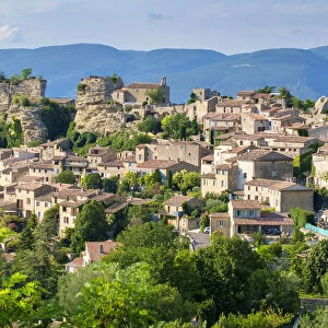 Hilltop village of Saignon, Vaucluse, Provence-Alpes-Cote d Azur, France