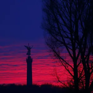 The Golden Victoria monument on top of the Siegessaeule (victory column The Golden Victoria monument on top of the Siegessaeule (victory column