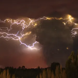 Lightning flashes around the ash plume of the Puyehue-Cordon Caulle volcano chain Lightning flashes around the ash plume of the Puyehue-Cordon Caulle volcano chain
