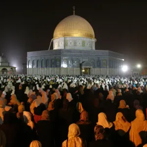 Muslim worshipers pray during Lilat al-Qader in Jerusalem Muslim worshipers pray during Lilat al-Qader in Jerusalem