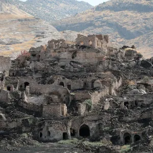 An old village near the ancient Hasankeyf fortress, which will be significantly submerged An old village near the ancient Hasankeyf fortress, which will be significantly submerged
