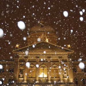 Snow falls in front of Switzerlands federal parliament building in Bern Snow falls in front of Switzerlands federal parliament building in Bern