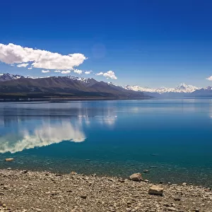 Lake Pukaki and Mount Cook in the Southern Alps, Canterbury, South Island, New Zealand
