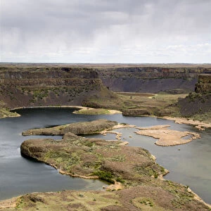 WA, Grant County; near Coulee City, Dry Falls and Dry Falls Lake, an example of Channeled