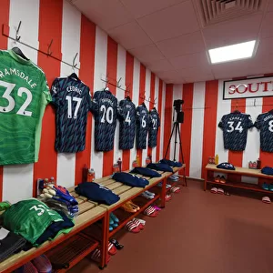 Arsenal's Pre-Match Focus: Inside the Changing Room at Southampton's St Marys Stadium (Premier League 2021-22)
