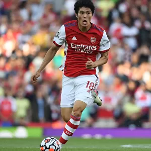Arsenal's Tomiyasu in Action: Arsenal vs. Tottenham, Premier League 2021-22