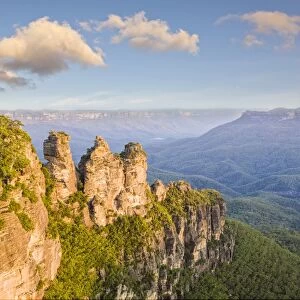 Three Sisters rock formation at Katoomba in the Blue Mountains, Katoomba, New South Wales, Australia