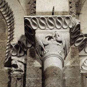 Birds eating fish and worms (carved capital)
