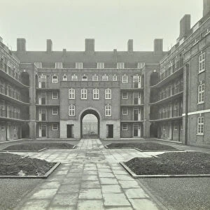 East Hill Estate: exterior of Newlyn House, courtyard and flats, London, 1928 (b / w photo)