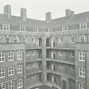 East Hill Estate: exterior of Whitby Houses, London, 1925 (b / w photo)