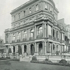 Hamilton Place, Mr. Leopold de Rothschilds House (Number Five) (b / w photo)