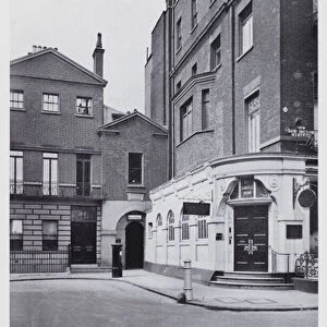 London: Savile Place, at the end of Savile Row (b / w photo)