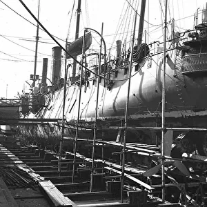 Tunisia, Bizerte: Arsenal of Sidi Abdallah, the Lalande cruiser in repair at the Radoub basin, dry hold, 1907 - Cruiser Lalande
