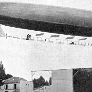 Alberto Santos-Dumont flying his airship number 10, 1903