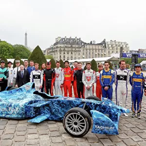 Celebrating Earth Day with the Formula E Drivers. Paris e-Prix, Paris, France, Europe. Friday 22 April 2016 Photo: Adam Warner /LAT/FE ref: Digital Image _L5R6641