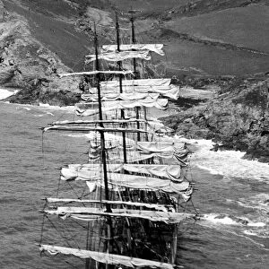 The Herzogin Cecilie on the rocks at Bolt Head, Salcombe, Devon. 27th April 1936