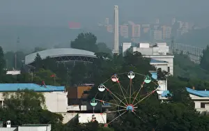 Northkorea Prints: A ferris wheel is seen in the North Korean town of Sinuiju from the Chinese side of