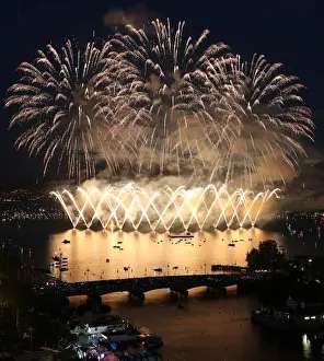 Swiss Prints: Fireworks explode during the Zueri Faescht festival over Lake Zurich in Zurich