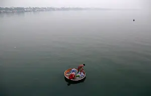 Dailylife Prints: A fisherman and his wife catch fish in the waters of Vembanad Lake in Kochi