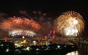 <b class=qtipBold><figcaption>GM1E4CV1ONW01</figcaption></b><br>Fireworks explode over the Sydney Harbour Bridge and Opera House during a pyrotechnic show to celebrate the New Year January 1, 2009. Known for its choreographed and themed fireworks displays, this year's show, nicknamed "The Creation Storm", draws hundreds of thousands of people to the harbour foreshore to watch the spectacle. REUTERS/Tim Wimborne (AUSTRALIA) GM1E4CV1ONW01