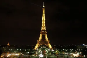 <b class=qtipBold><figcaption>GM1E53T0D8O01</figcaption></b><br>The Eiffel Tower is pictured before Earth Hour in Paris March 28, 2009. More than 80 countries have signed up for Earth Hour on Saturday in which homes, office towers and landmarks will turn off their lights from 8.30 pm local time to raise awareness about climate change and the threat from rising greenhouse gas emissions. REUTERS/Benoit Tessier (FRANCE ENVIRONMENT CITYSCAPE SOCIETY) GM1E53T0D8O01