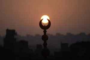 <b class=qtipBold><figcaption>GM1E5BR1NUG01</figcaption></b><br>The sun rises over a mosque in Cairo on the first day of Eid al-Adha, November 27, 2009. Muslims around the world celebrate Eid al-Adha to mark the end of the haj by slaughtering sheep, goats, cows and camels to commemorate Prophet Abraham's willingness to sacrifice his son Ismail on God's command. REUTERS/Tarek Mostafa (EGYPT RELIGION IMAGES OF THE DAY SOCIETY ANNIVERSARY) GM1E5BR1NUG01