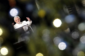 <b class=qtipBold><figcaption>GM1E5CK1L8401</figcaption></b><br>Pope Benedict XVI waves to faithful during the Angelus prayer from a windows of his private apartment at the Vatican December 20, 2009. REUTERS/Alessandro Bianchi (VATICAN - Tags: RELIGION) GM1E5CK1L8401